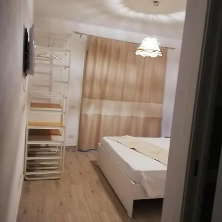 Pensión Domo House 3*